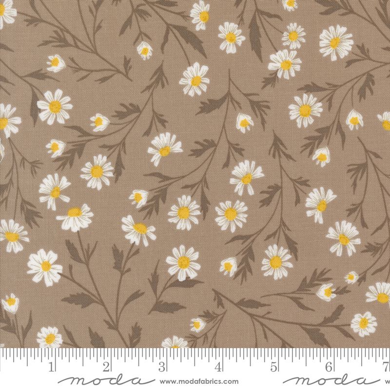 Floral pattern with white daisies and brown leaves on a beige background, featuring Moda label.