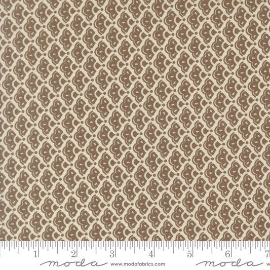 Dark brown fan motif on a cream background with a ruler for scale, featuring the brand 'Moda'.